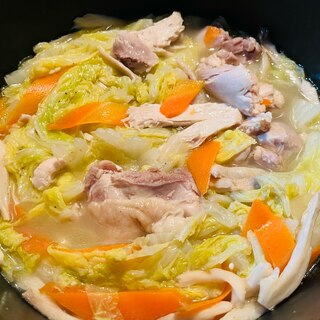 ストウブで♪̊̈♪̆̈白菜と鶏もも肉のホロホロ煮